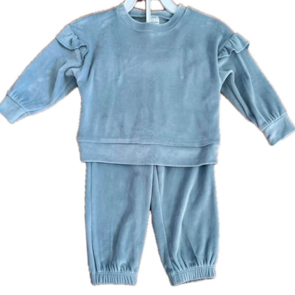 Carter’s 2 Piece Baby Girl Outfit